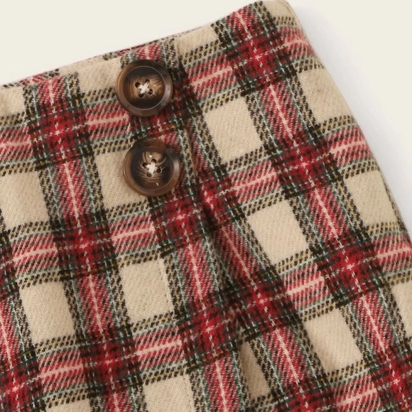 Checkered Button wrap skirt - Picture 3 of 7